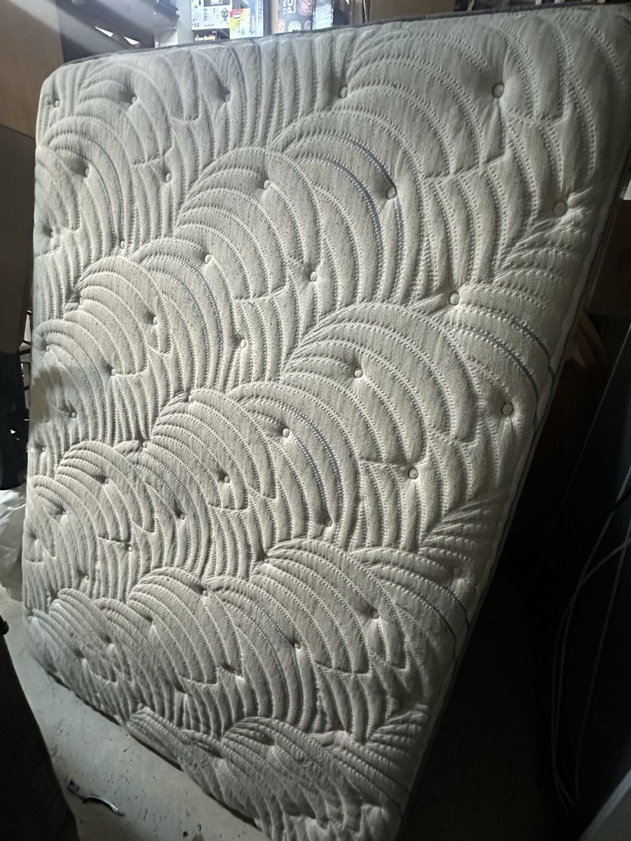 Free Full Mattress and Boxspring