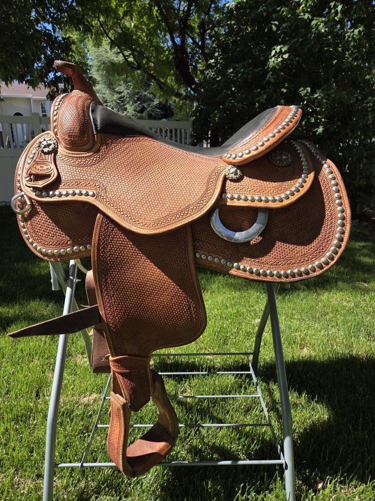 17" Dale Chavez reining saddle