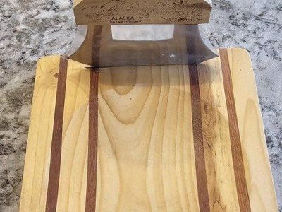 Alaskan Ulu Knife and Chopping Board