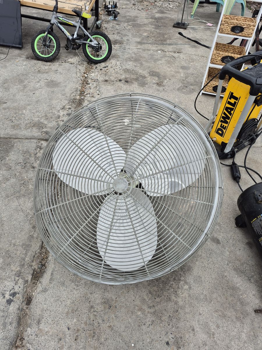 Shop fan