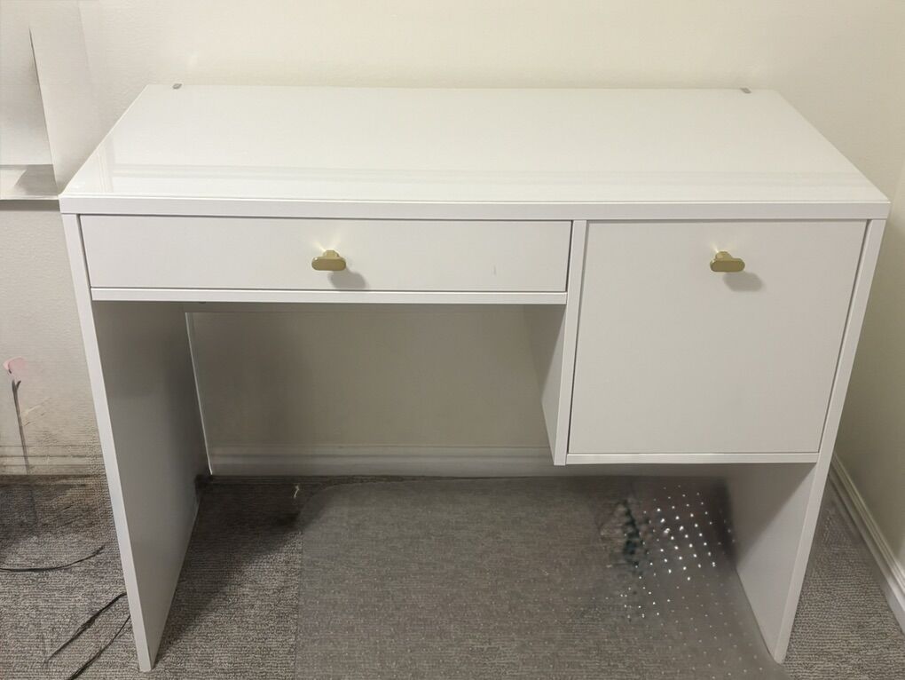 Vanity With Glass Top