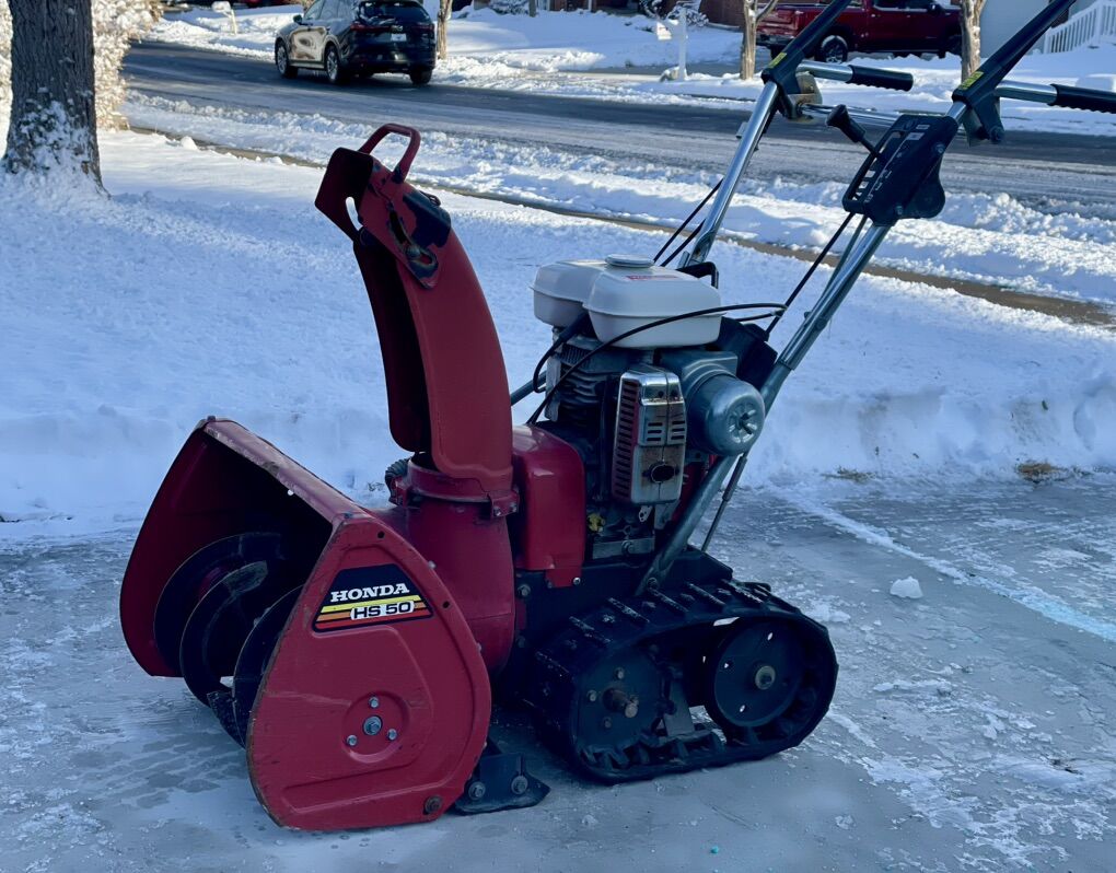 Snowblower - Honda HS 50 Two Stage (tank treads!!)