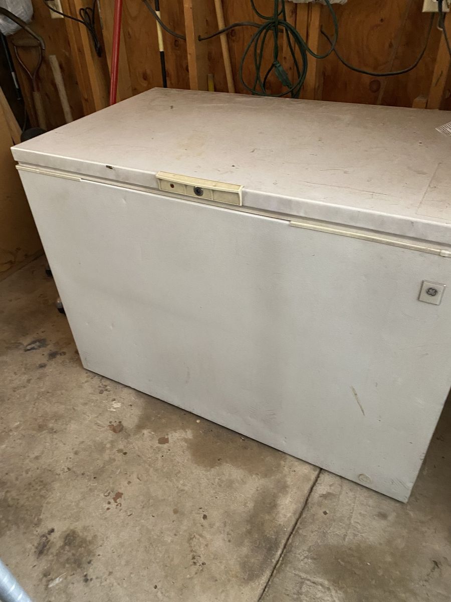 General Electric (GE) household chest freezer, specifically model FCM 15DAC WH