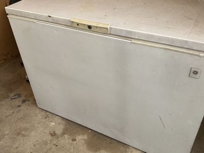General Electric (GE) household chest freezer, specifically model FCM 15DAC WH