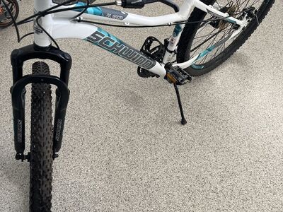 Womens 27.5 Schwinn Mountain Bike