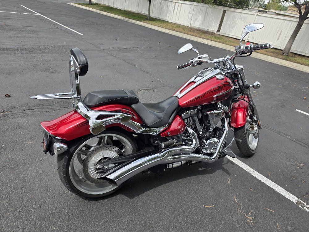 Yamaha 2008 RaiderS 1900 Sport Cruiser. Red with Flame Graphics and Backrest.