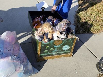 Porcelain dolls and trunk