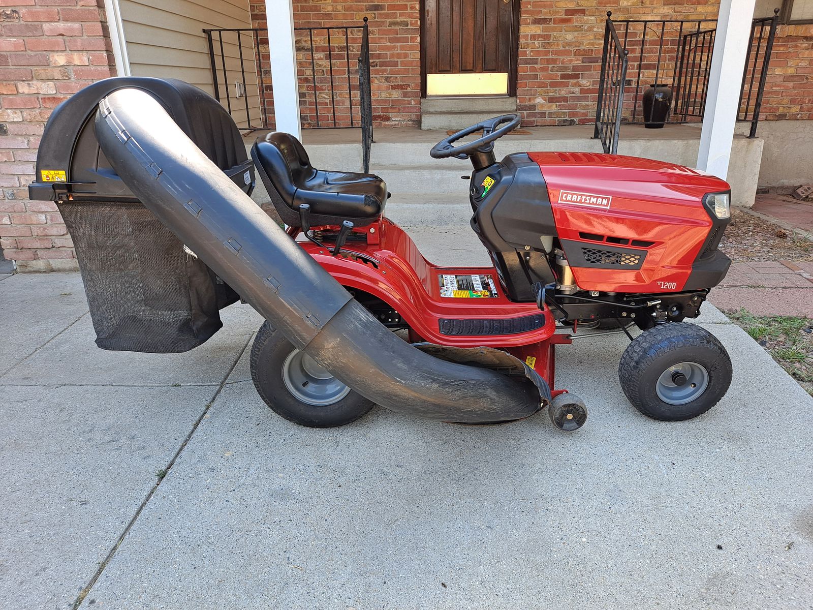 Craftman T-1200  riding mower + Grass catch, basically new