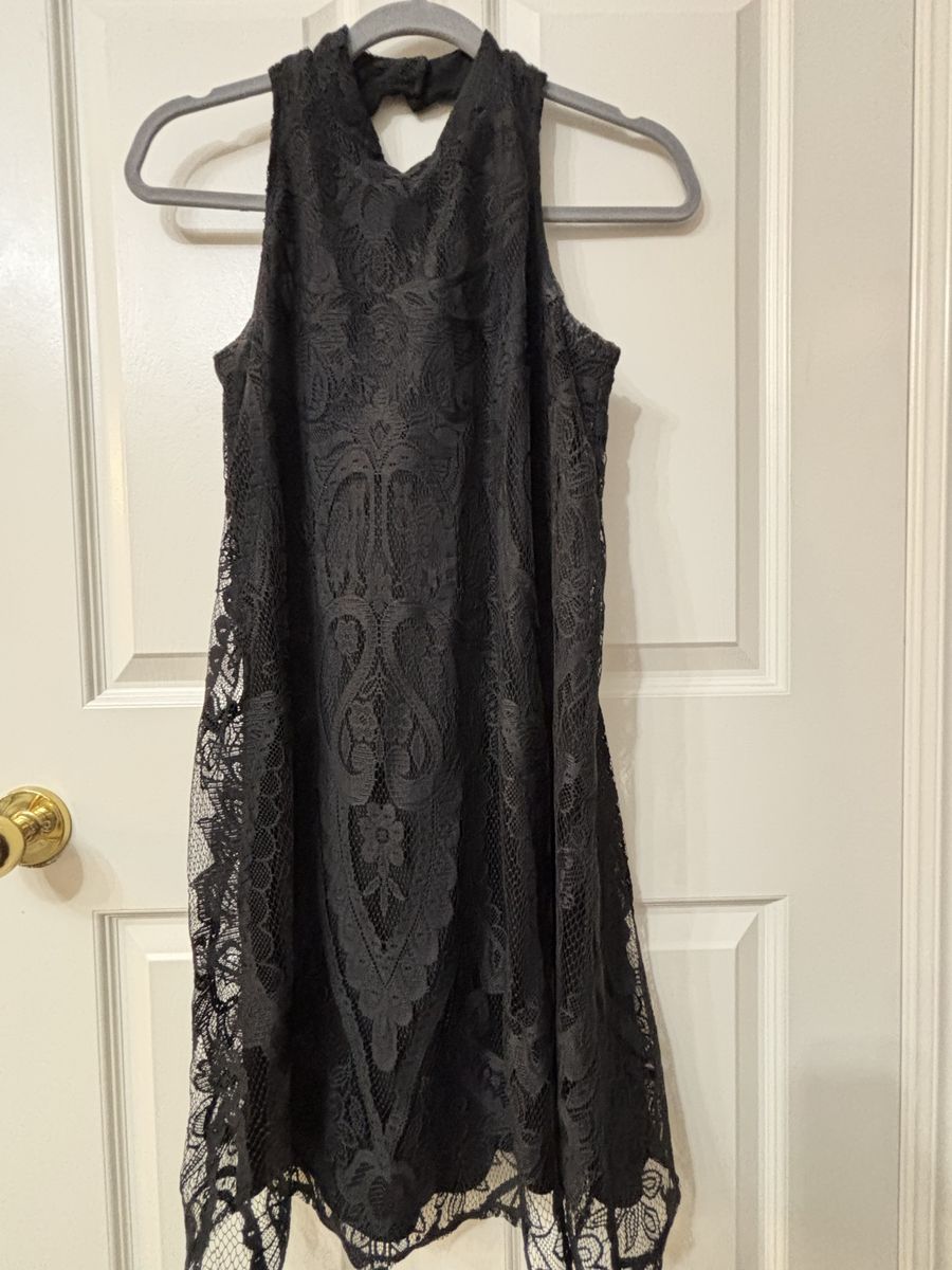 Women’s Dresses — Sizes Medium/Large — $8–$20