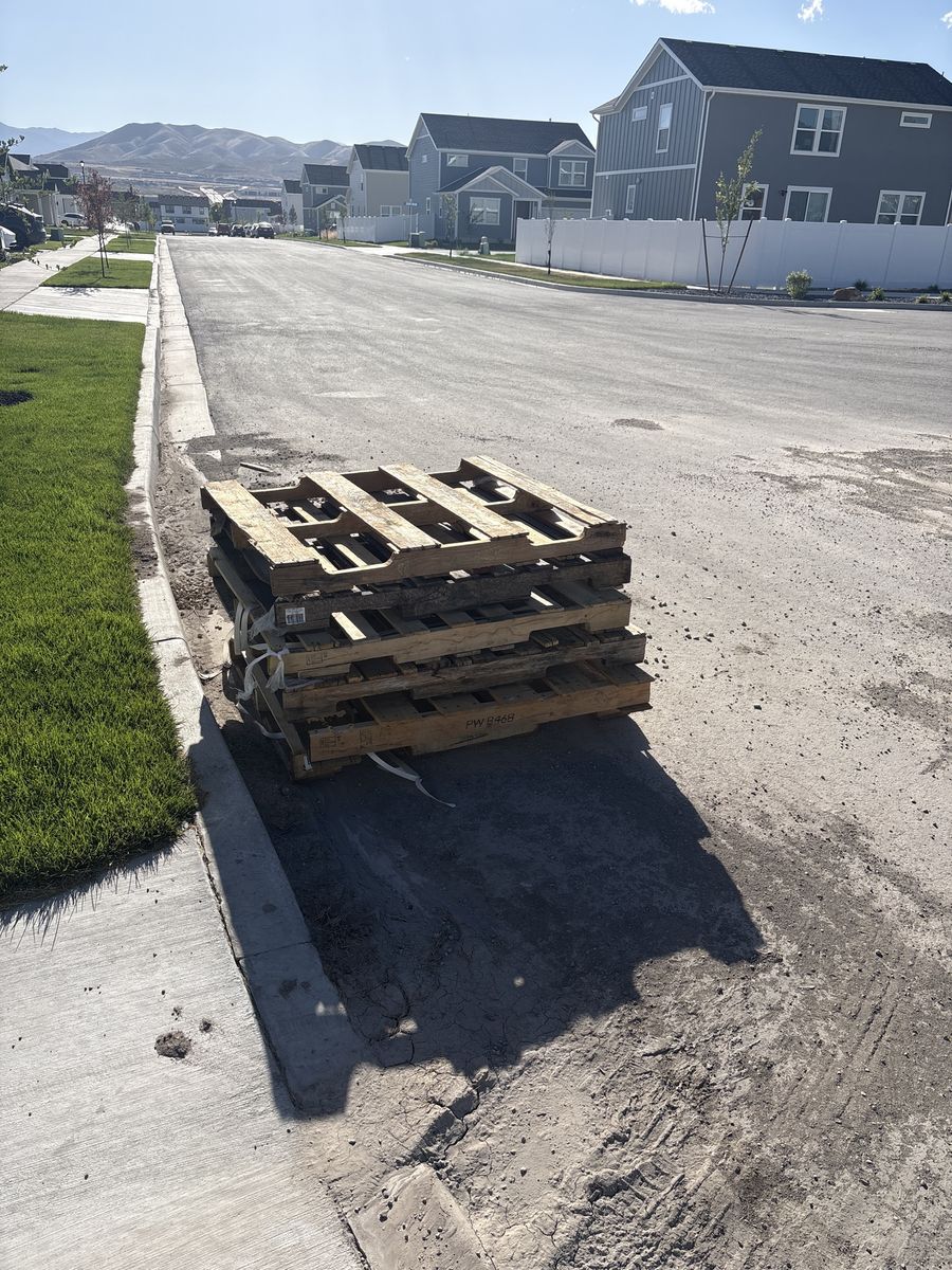 5 Wood Pallets for Free