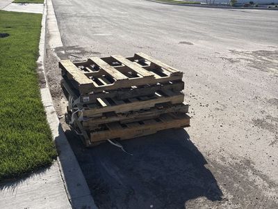 5 Wood Pallets for Free