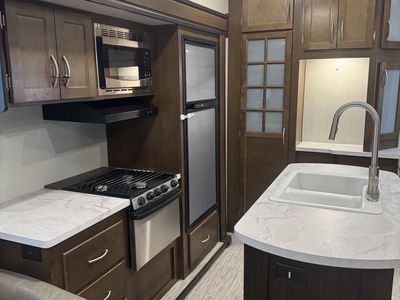 Fifth Wheel travel trailer