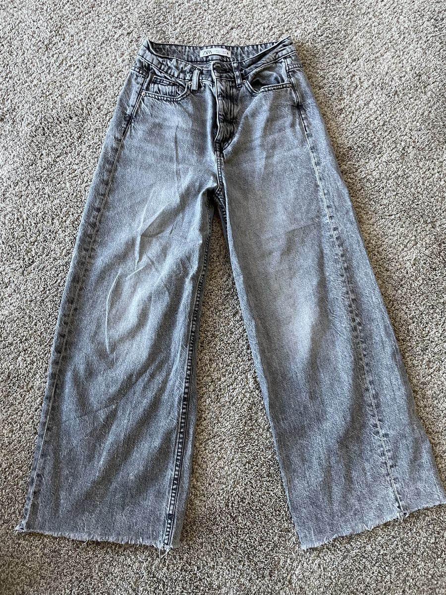 Zara Women's Gray Wide-Leg Cropped Jeans Size 4 Frayed Hem High-Waist