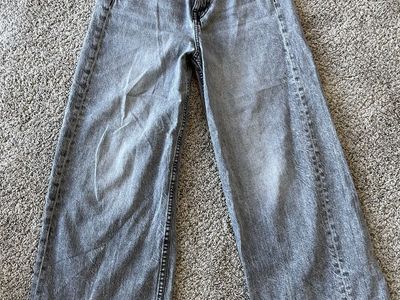 Zara Women's Gray Wide-Leg Cropped Jeans Size 4 Frayed Hem High-Waist
