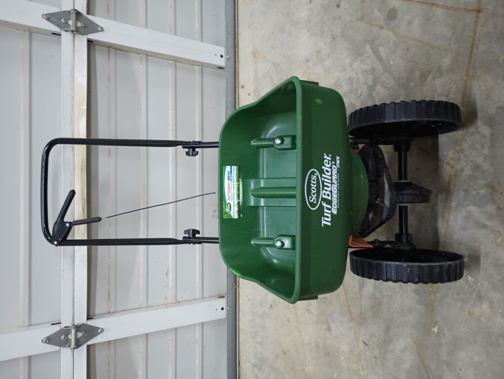 Scott's Edge Guard Mini Fertilizer Spreader