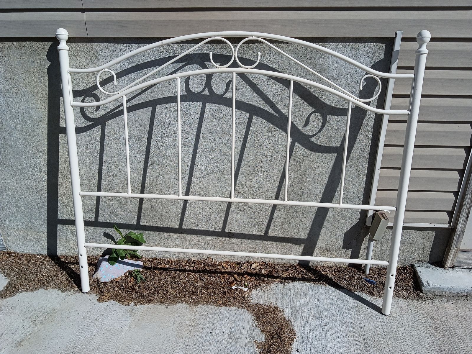 Metal bed frame