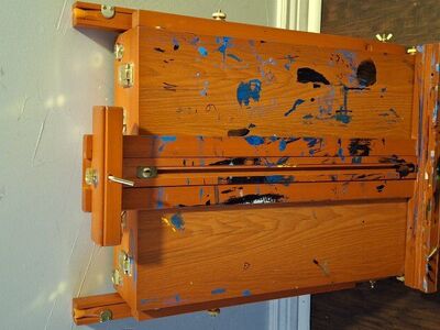 Craftabella portable Easel!! with paint!