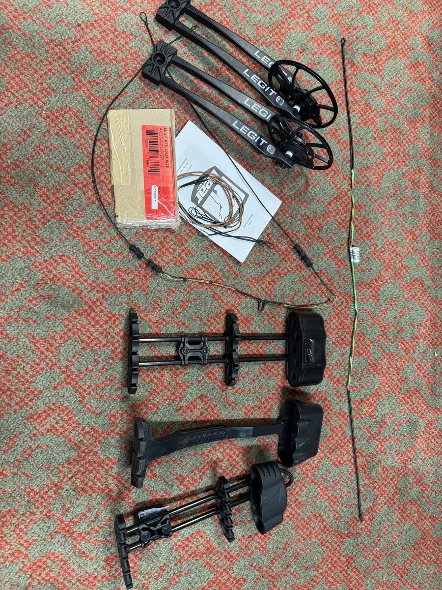 BEAR LIGGET STRINGS 3 OF CAMS AND LIMBS / 3 BOW QUIVERS