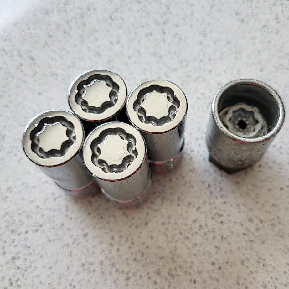 CHOOSE 24 or 32 lug nuts TAKE OFFS  size M14 x 1.5