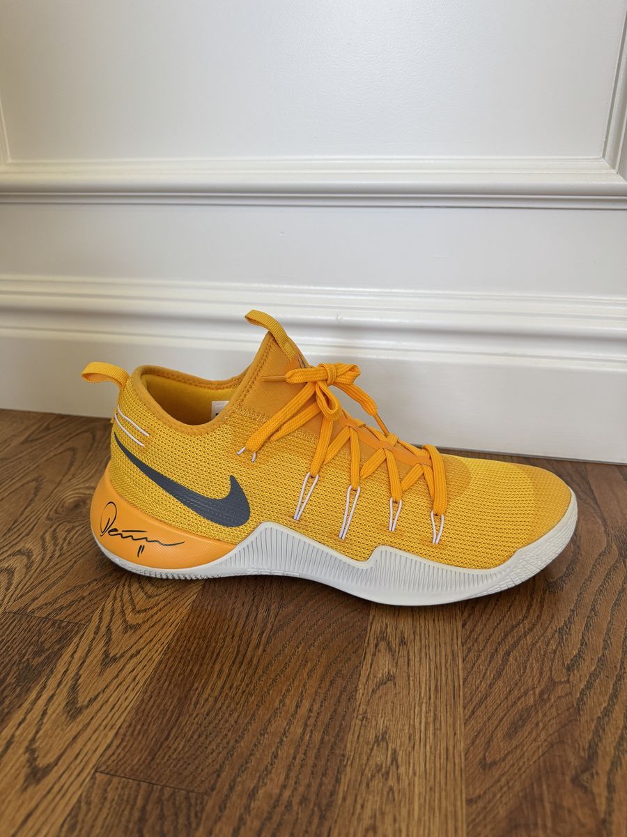 Dante Exum Autographed Nike Shoe