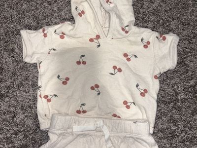 0-3 MONTHS • modern moments •