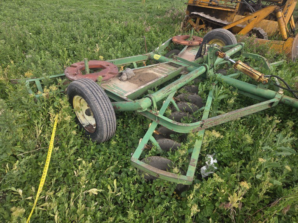 11' John Deere disc cultivator