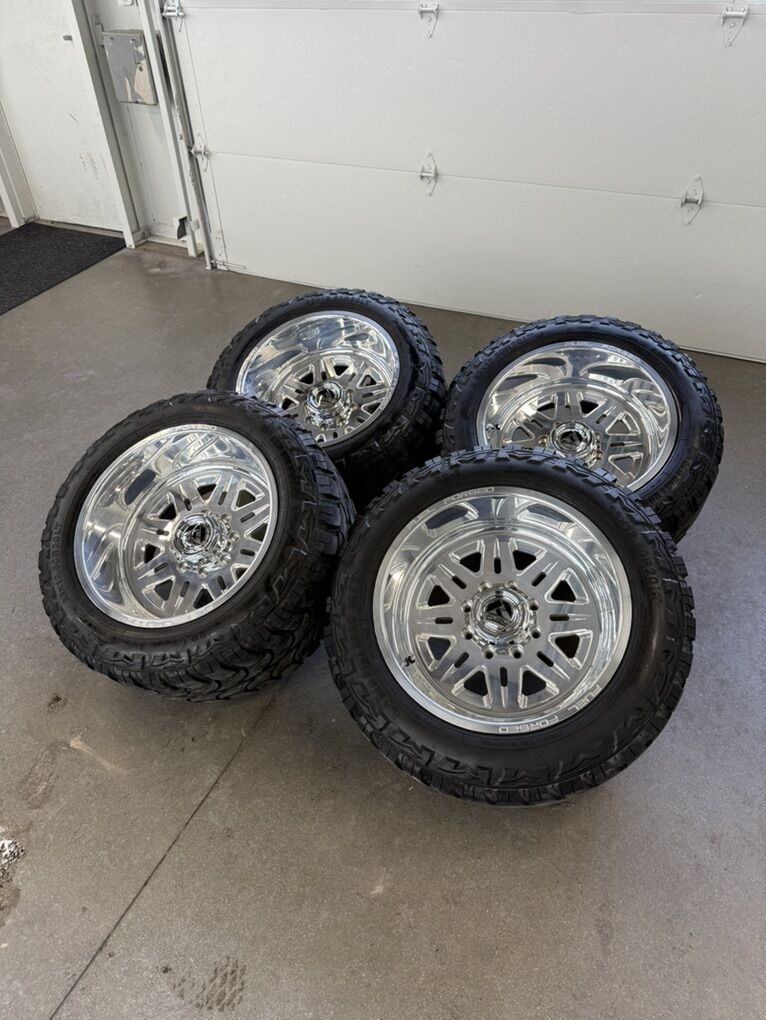 20x12 Fuel Forged Wheels/ 33x12.50r20 Tires 8x170