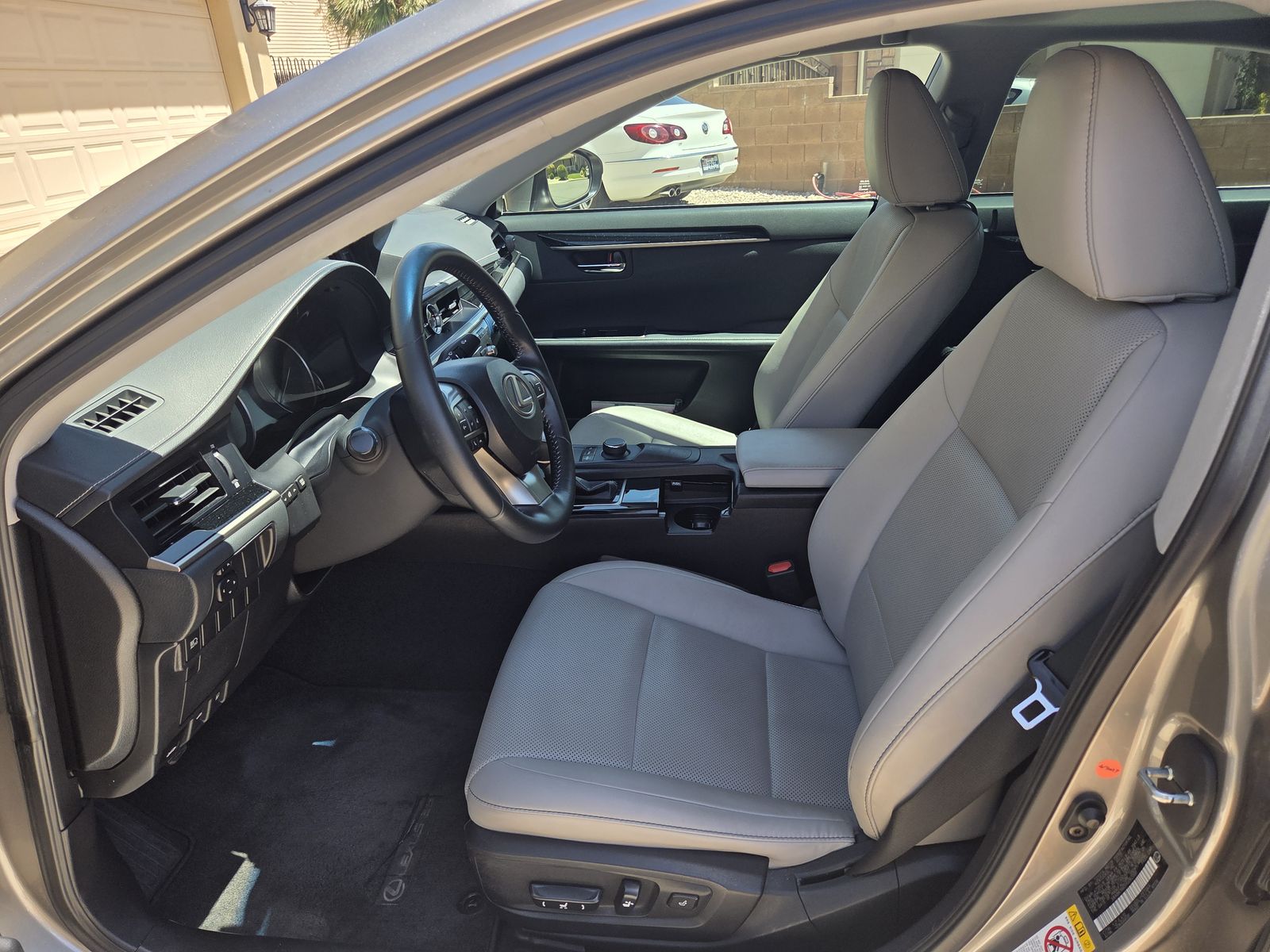 Main image 17