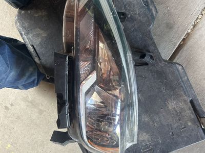 2018-2019 Sentra head lights