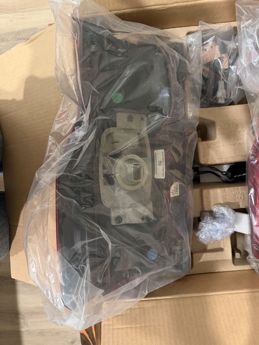 OEM 2020 thru 2022 Ford F250/F350 taillights without the sensor module