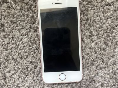 Apple iPhone SE (1st Gen) - Rose Gold