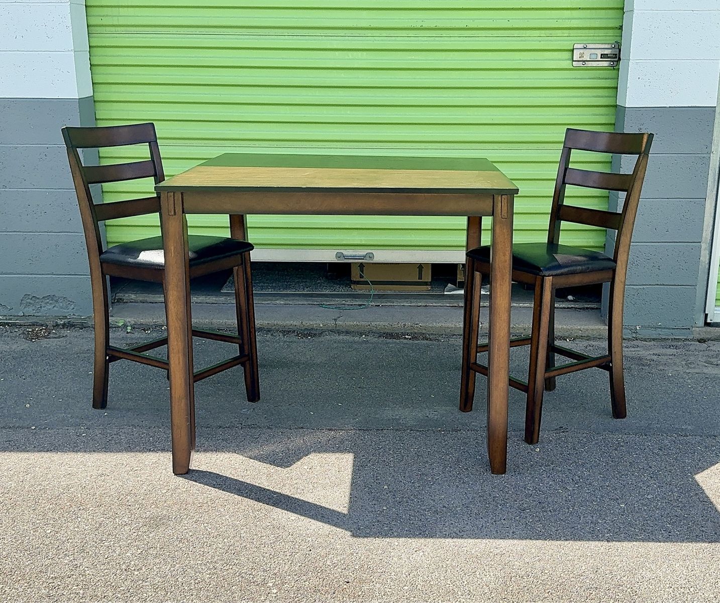 FREE DELIVERY! Dining Table 2chairs