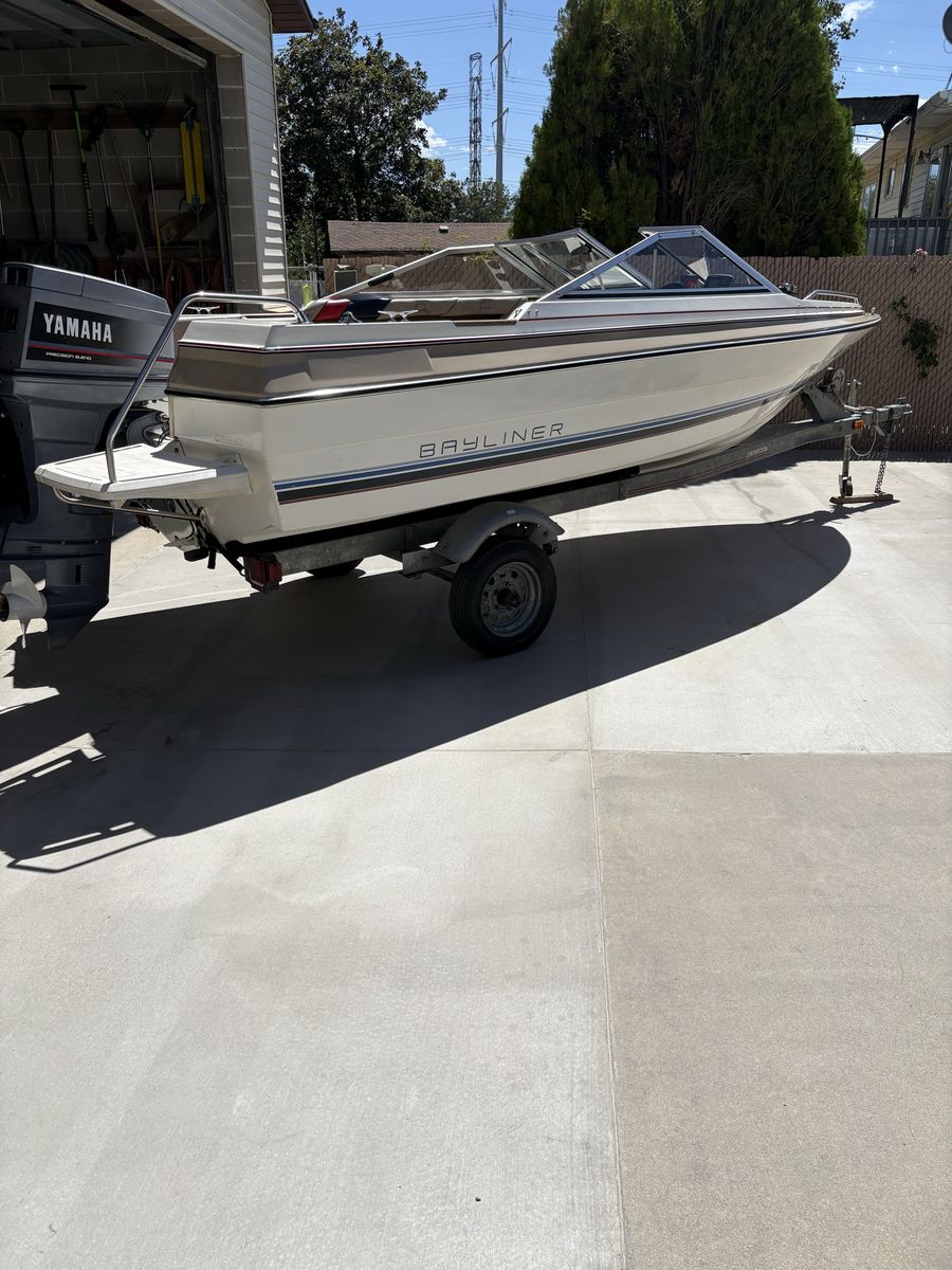 Bayliner Capri 1700 LS Bowrider with Yamaha Outboard Motor and Trailer