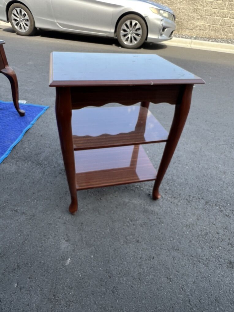 Two tiered side or end table in great condition.