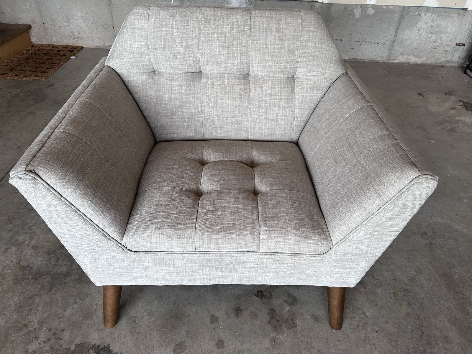 Mid-Century Modern Light Gray Upholstered Armchair with Tufted Back and Wood Legs