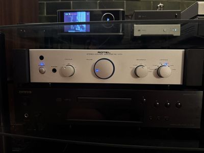 Rotel RC-1070 Stereo Control Preamplifier - excellent condition, with REMOTE!