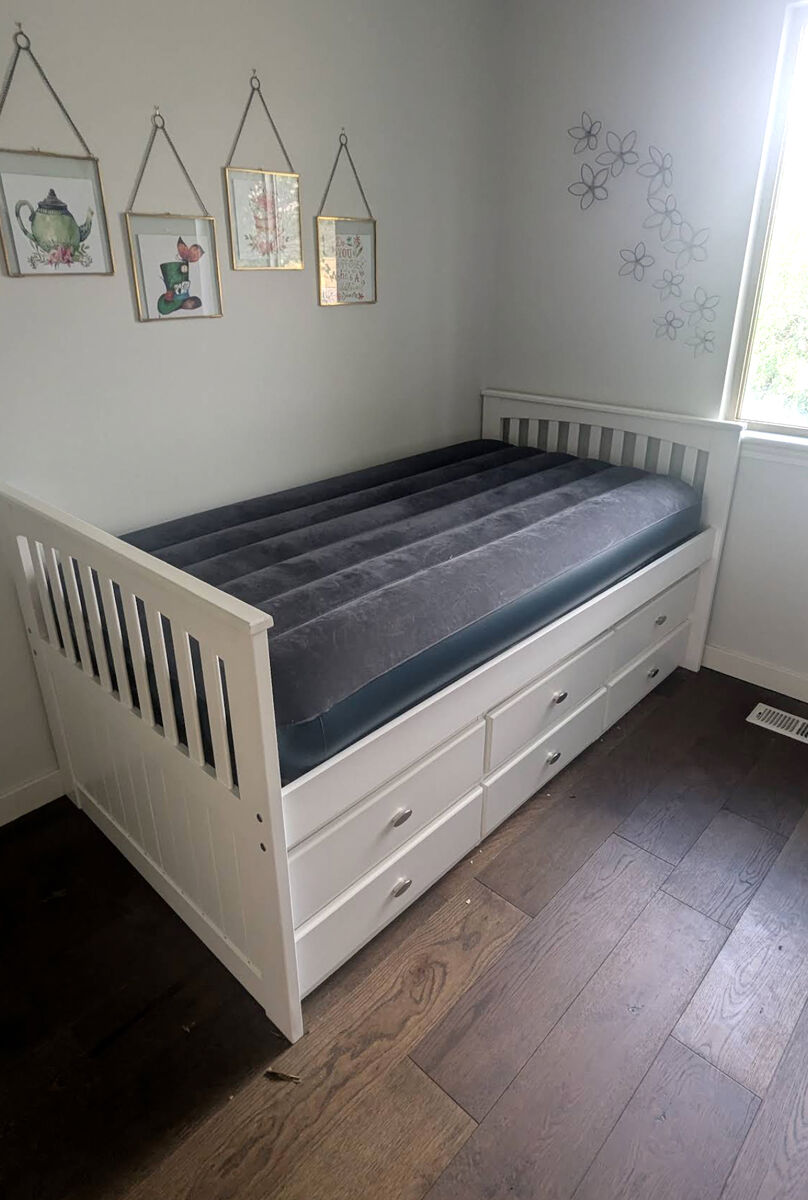 Twin bed with 6 drawers ( set of 2)