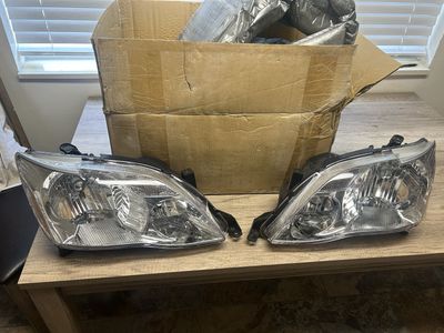 New 2005-2007 Toyota Avalon Headlight Set