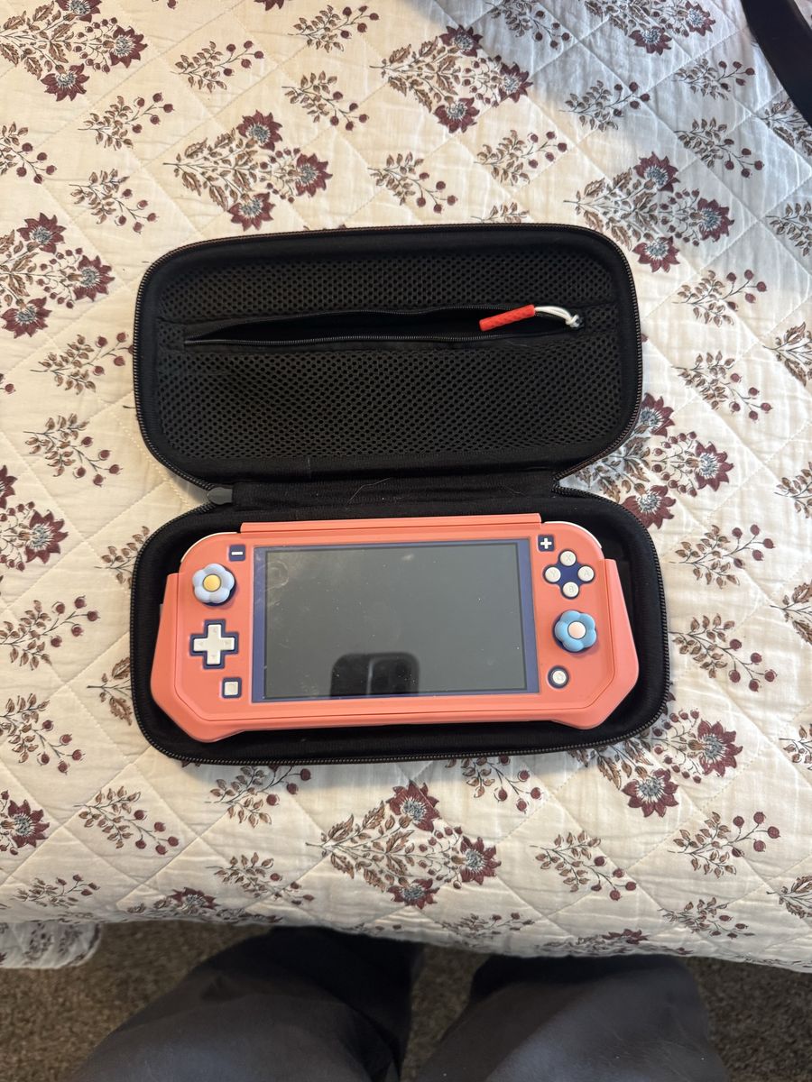 Switch lite (purple) with case