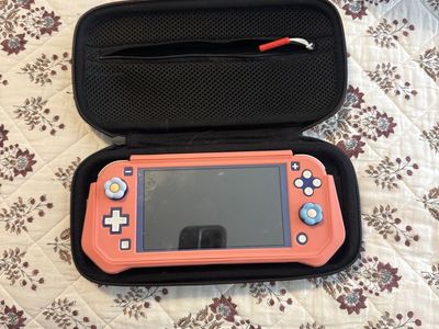 Switch lite (purple) with case