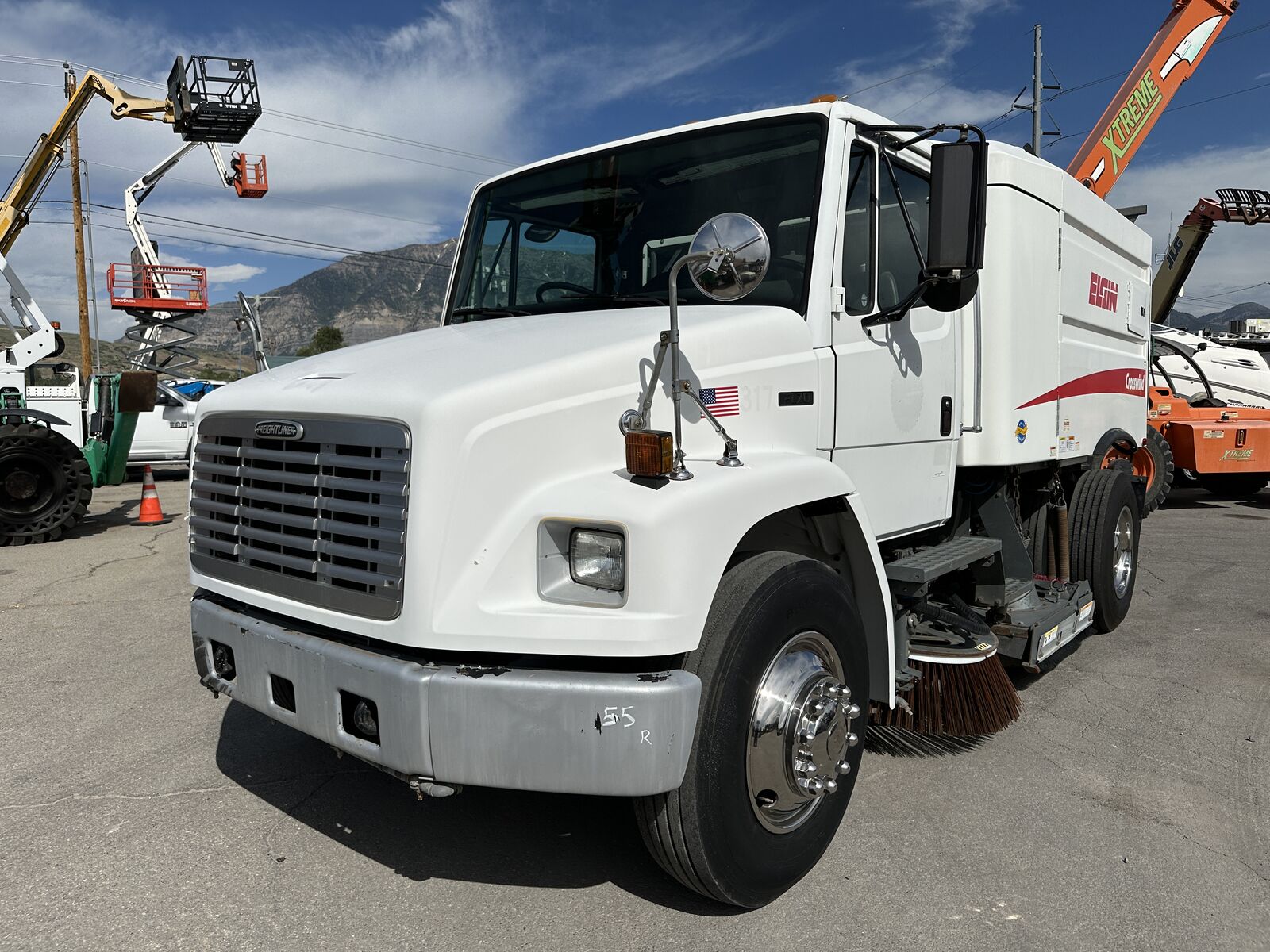 Sweeper Truck 2003 Freightliner FL70 Elgin Crosswind LOW MILES!