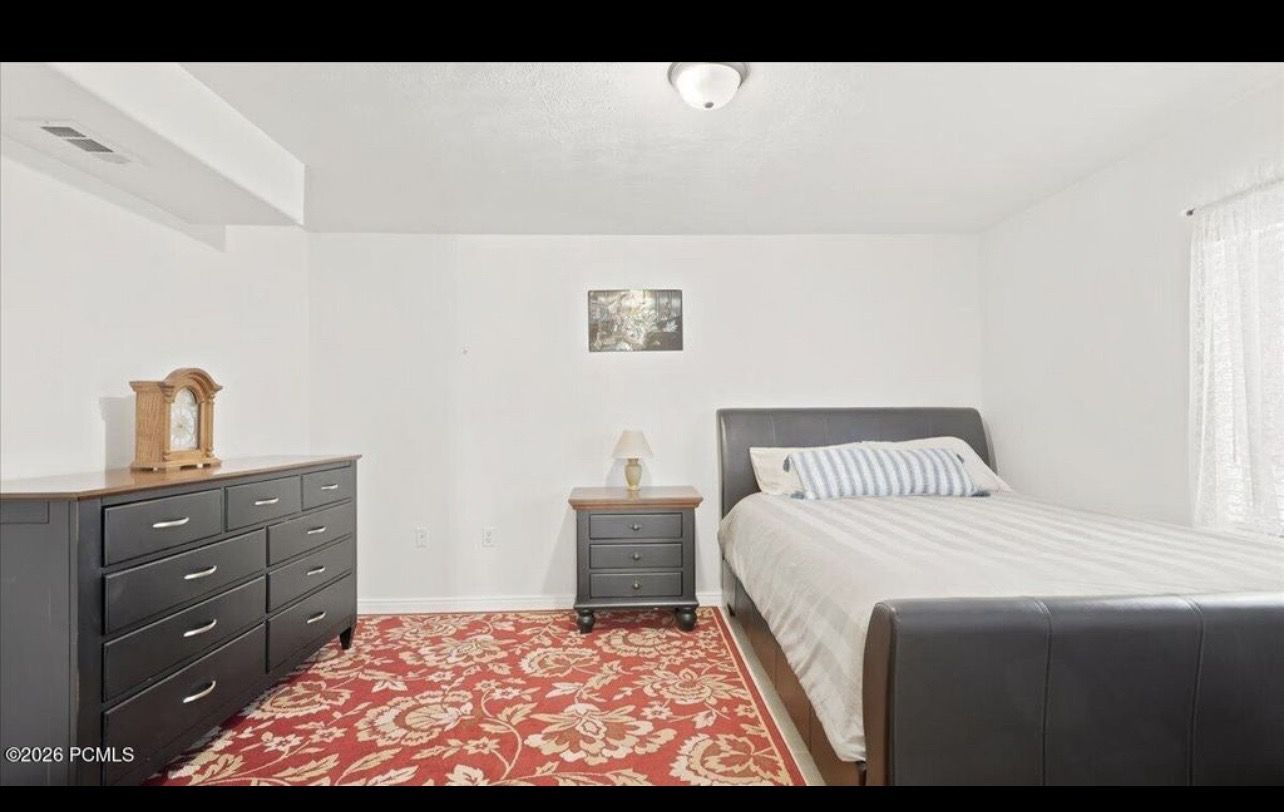 Queen Bedroom Set (Mattress and Rug Included)