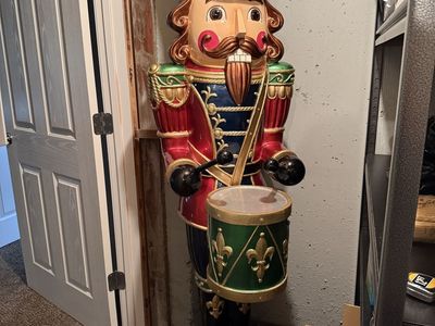 6’ Nutcracker with LED lights and music