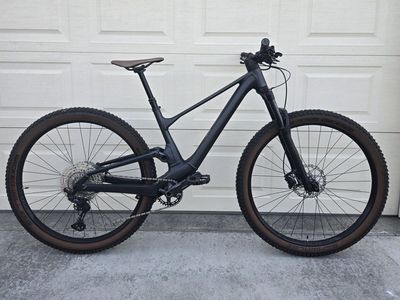 LIKE NEW Scott Spark 29 (small) NICA