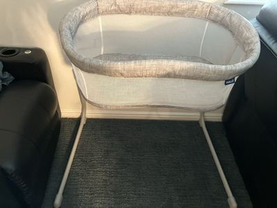 HALO BassiNest Swivel Sleeper - Gray Tweed Mesh Bassinet