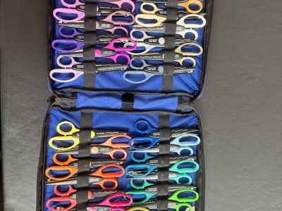 31 Pairs Fiskars Paper Edgers Craft Scissors in Case - Excellent Condition!