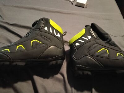 five sets of boots three pin NN SNS