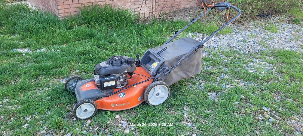 Husqvarna lawn mower with the Honda motor