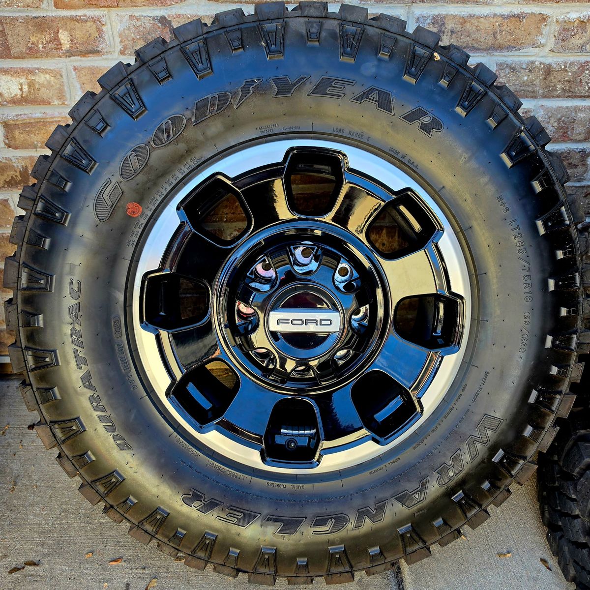LT285/75R18 Ford Tremor Tires & Wheels