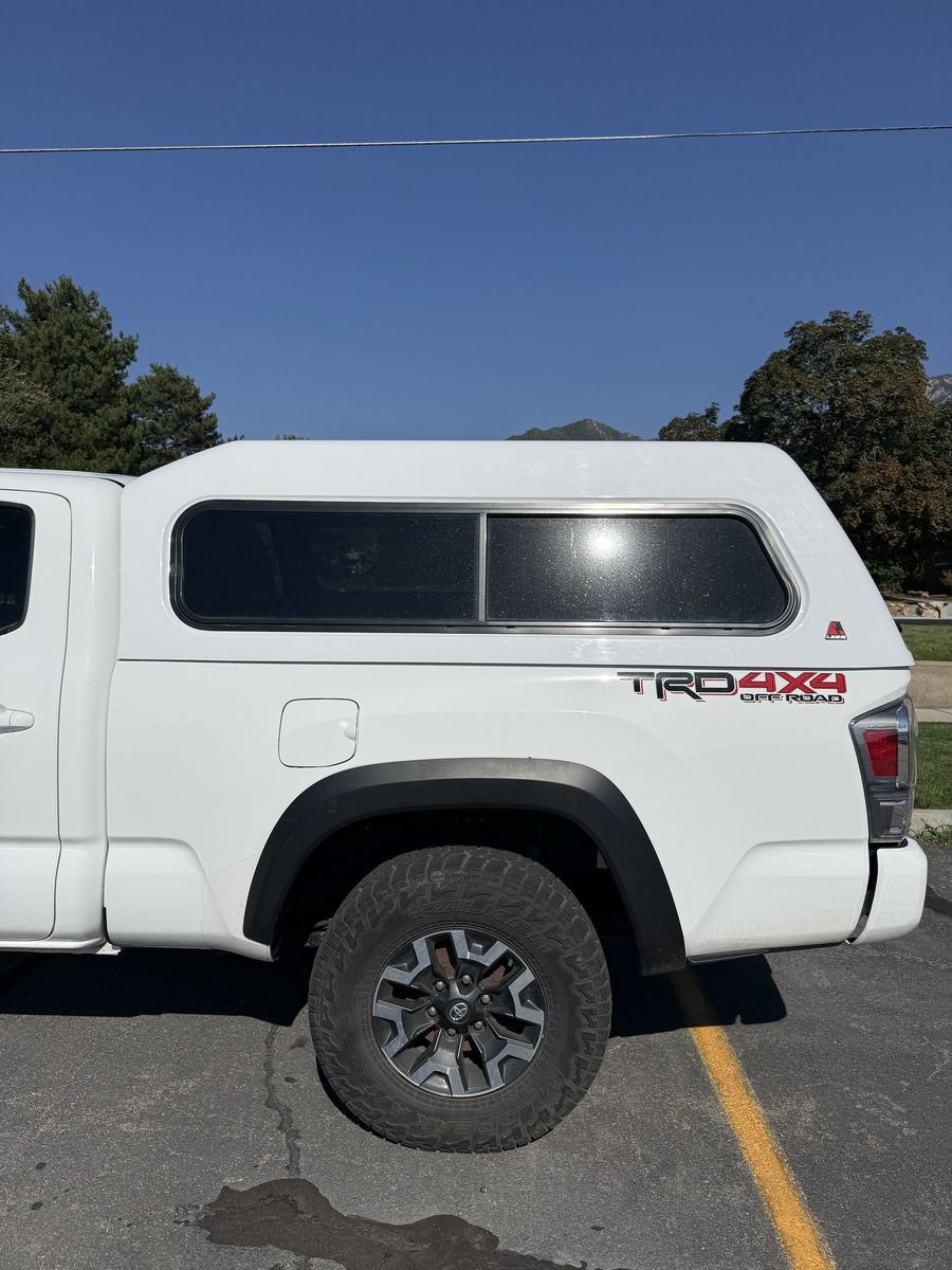 LEER 180 Camper Shell – Toyota Tacoma Long Bed – White –3rd generation (2016–2023)